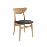 Esther spisebordsstol fra Casø Furniture i naturolieret eg med sæde i sort læder